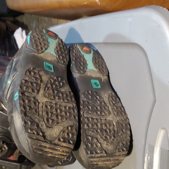 Black and Teal Snowboard Boots - Picture 4 of 11